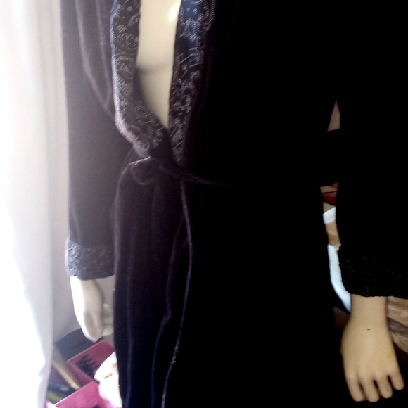Oscar De La Rente Vintage Pink Label Black Velvet Robe Large - Picture 3 of 3